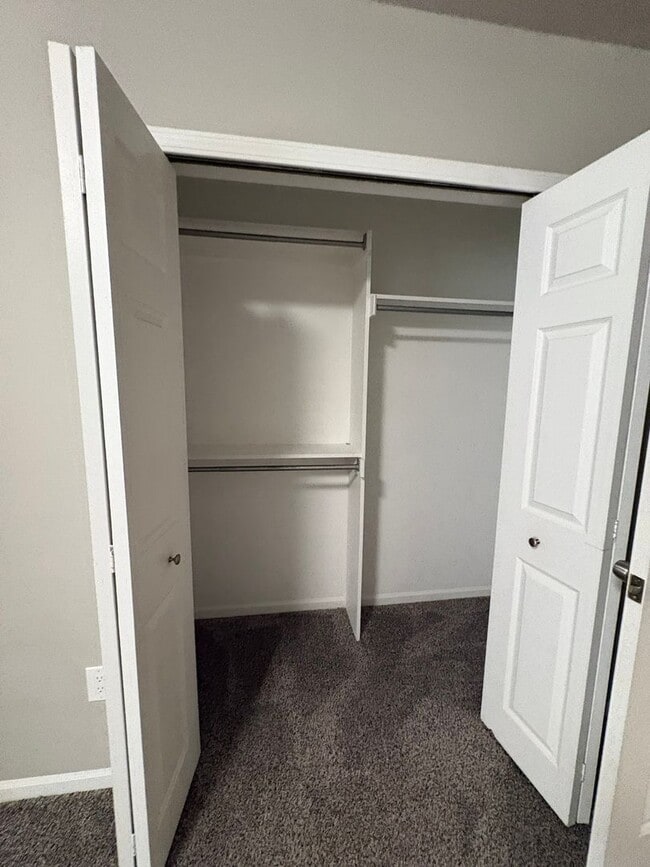 Building Photo - Beautifully Updated Townhouse – Prime Location!