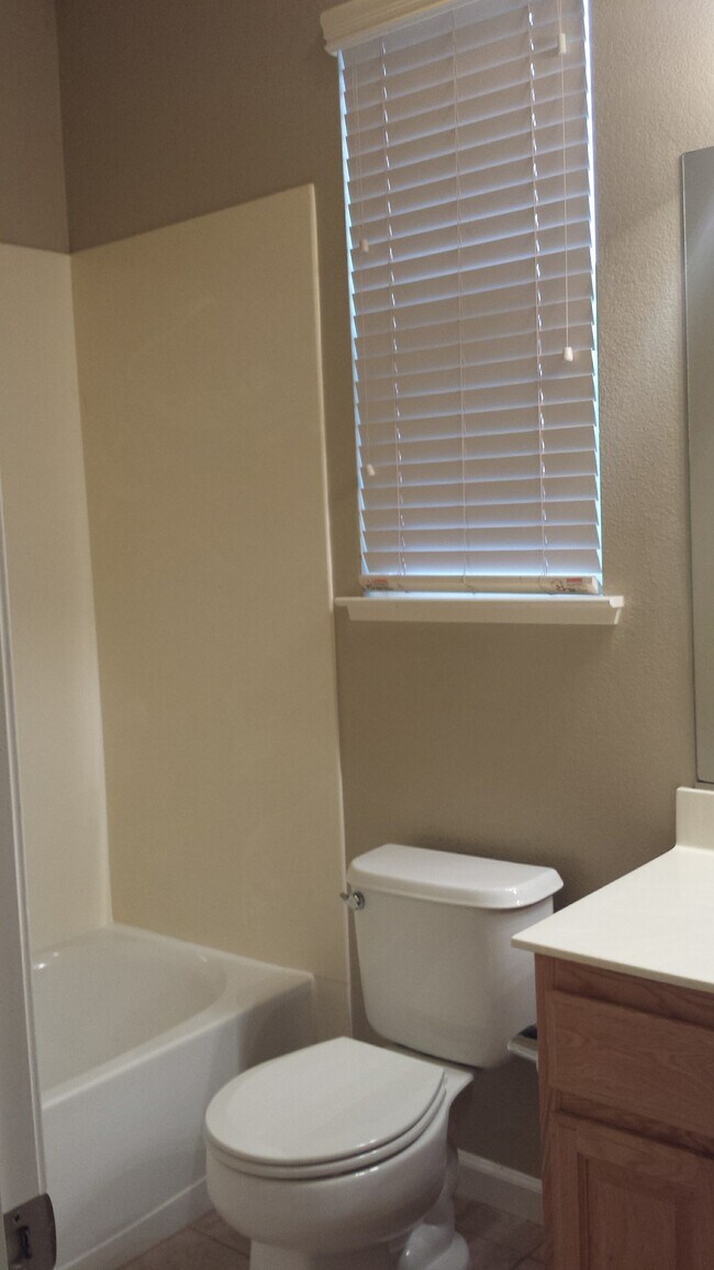 Building Photo - 1217 Fawn Lily Dr