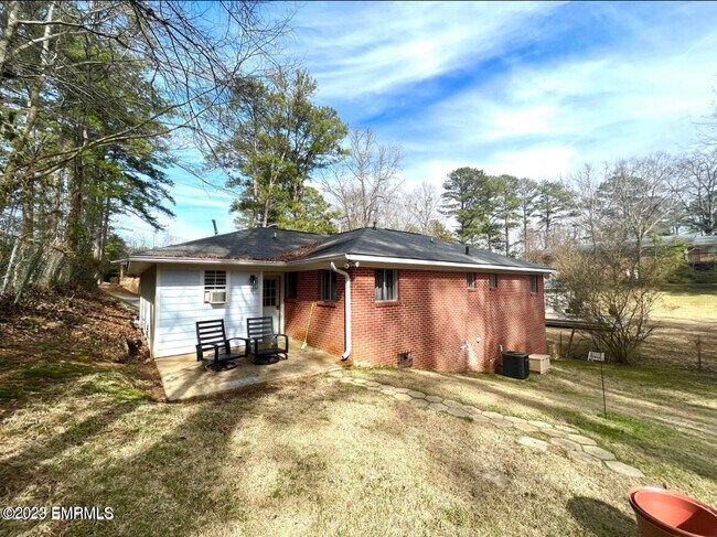 Building Photo - 2113 Valleyview Dr