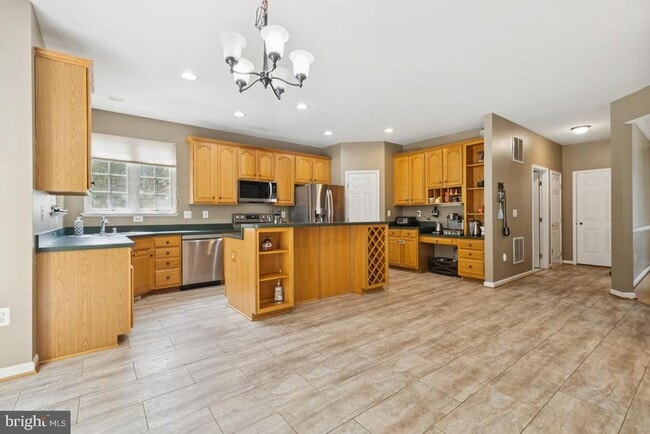 Building Photo - 13032 Pilgrims Inn Dr