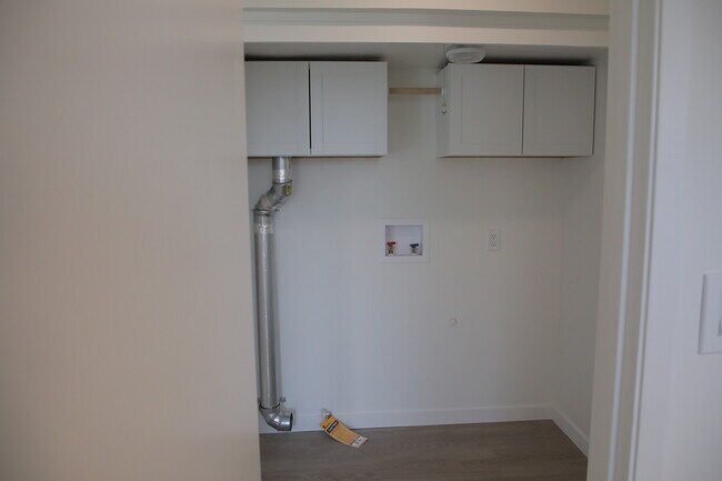 Laundry Room - 1823 N 6th St