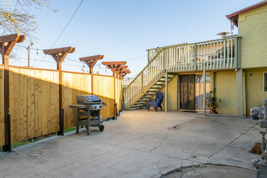 Building Photo - 4519 Acacia Ave