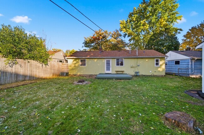 Building Photo - 212 N Knollwood Dr