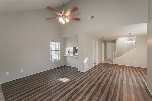 Building Photo - 6915 Eagle Ridge Dr