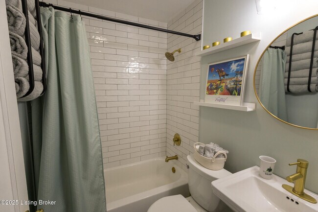 Building Photo - 720 Gheens Ave