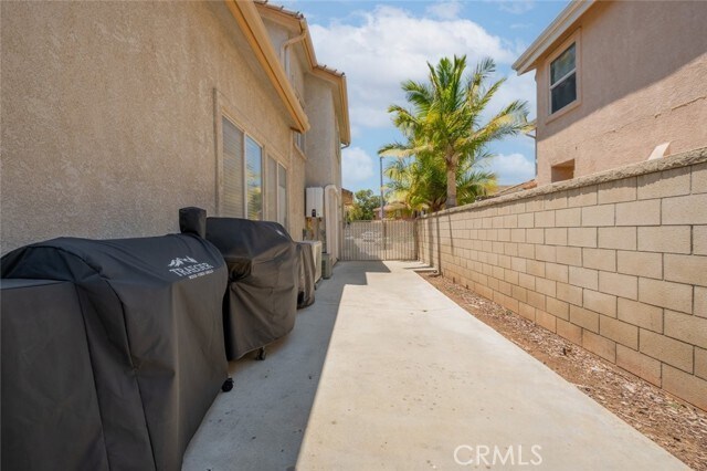 Building Photo - 2052 Chenault Pl