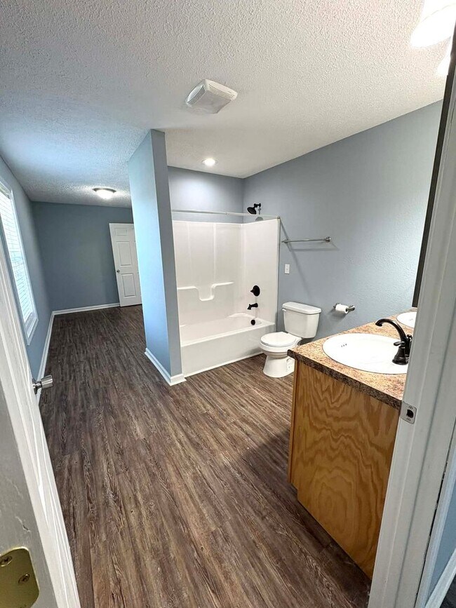 Building Photo - Nice Family Home!