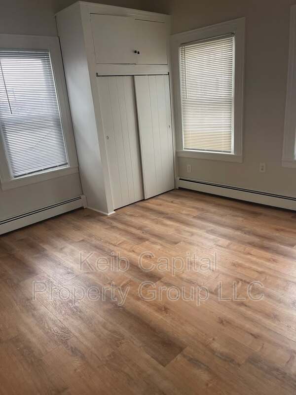 Building Photo - 7 Oak Street