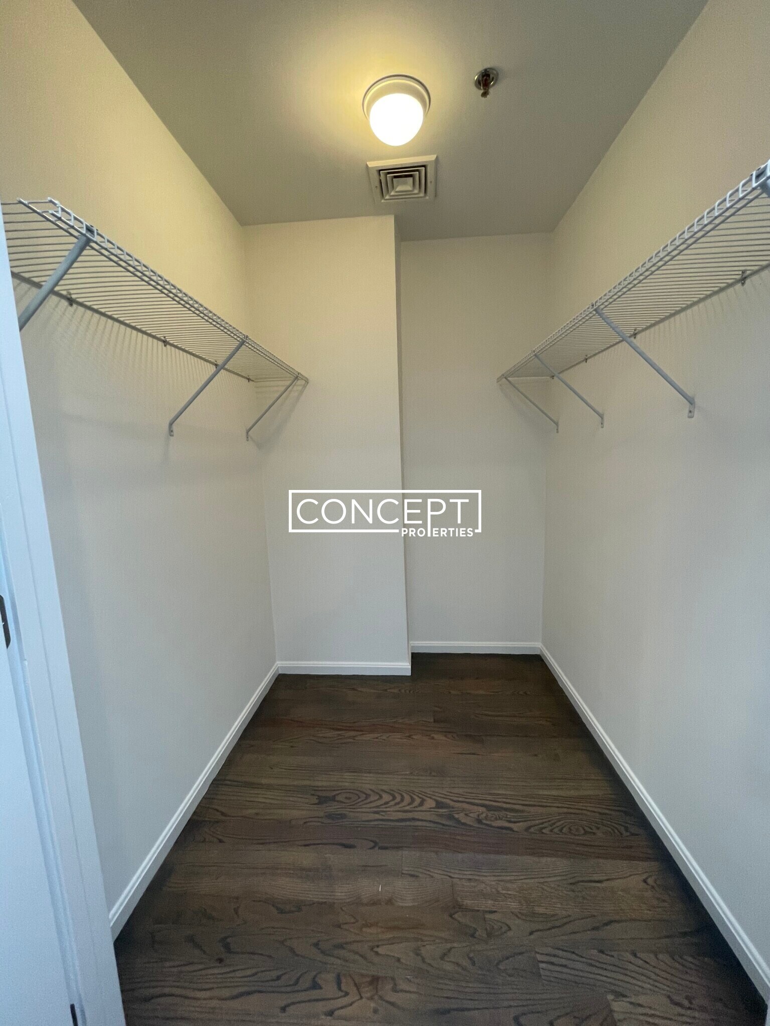 Building Photo - 1406 Beacon St