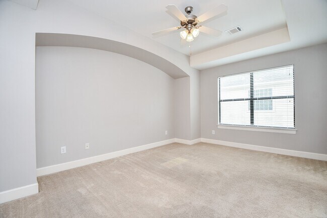 Building Photo - 3715 Main Plaza Dr