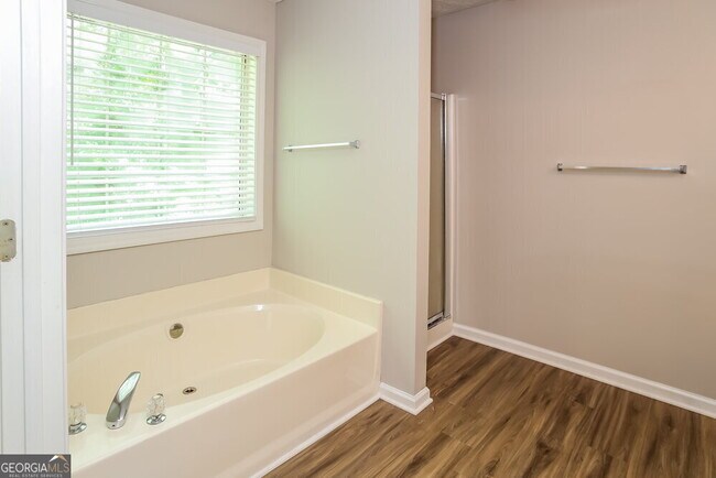 Building Photo - 104 Fallow Ln