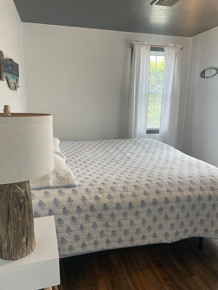 Building Photo - 128 Colonial Rd