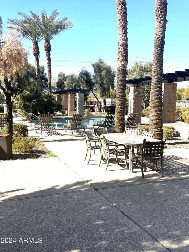 Building Photo - 1225 N 36th St