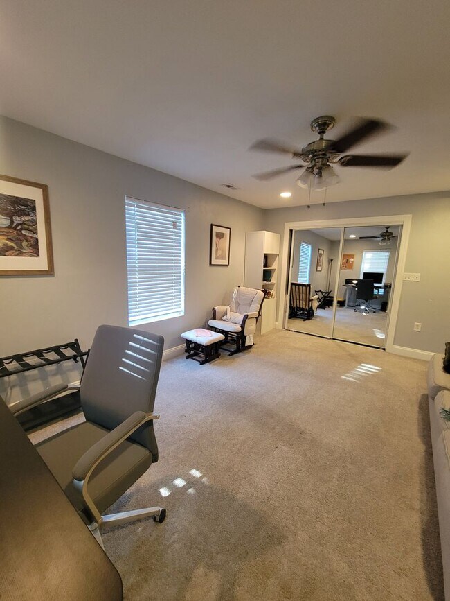 Building Photo - 4BR / 4BA Single-Family Home Near Norfolk ...
