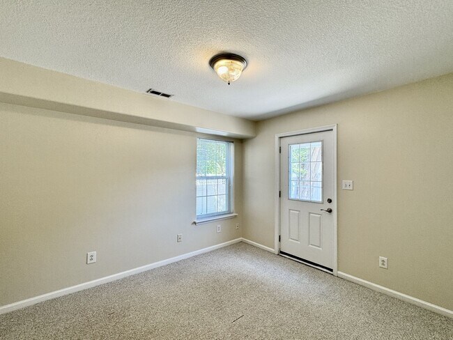 Building Photo - A Chesapeake Bay Townhome w/Garage, Available NOW! 2 Downstairs Bedrooms - Pet Friendly - 2 Balco...
