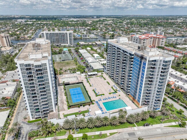 Building Photo - 525 N Ocean Blvd