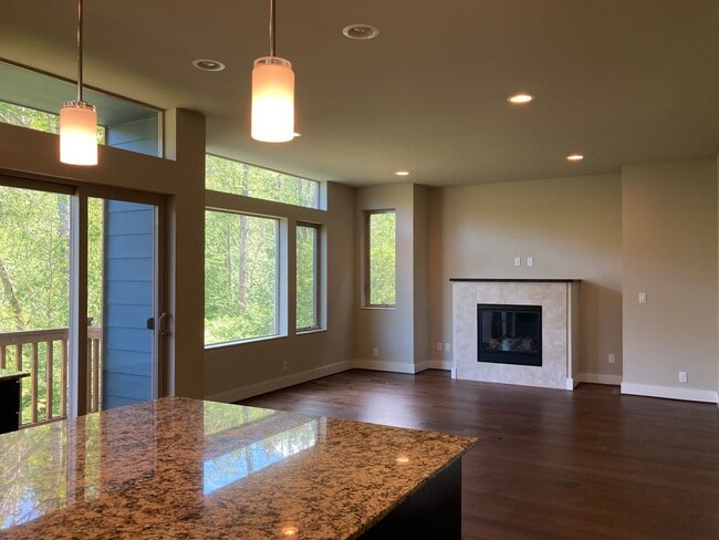 Building Photo - Newcastle Home