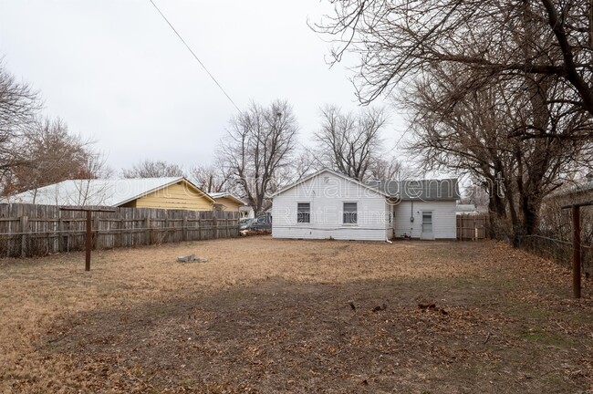 Building Photo - 216 W Patterson St