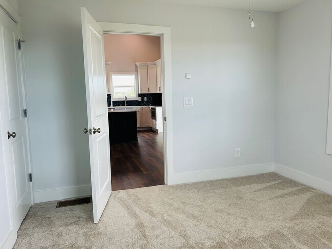 Building Photo - Stunning 4 bedroom 2.5 bath near Downtown Newnan! Must see!