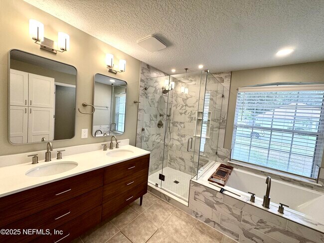 Building Photo - 12850 Chets Creek Dr N
