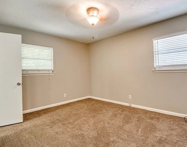 Building Photo - Charming 3 Bed, 1.5 Bath Home in Central Norman