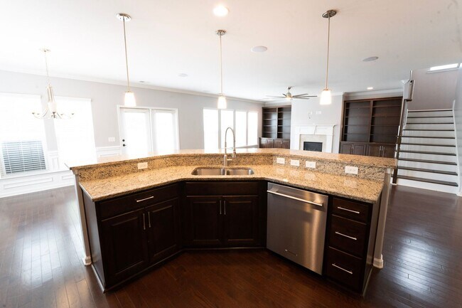 Building Photo - Coming Available!