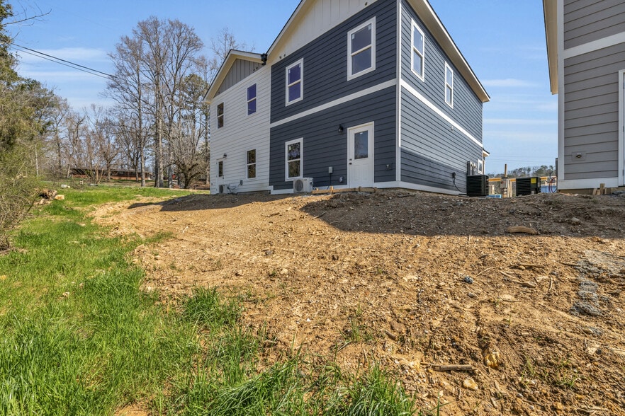 Building Photo - 5563 Stream Ln