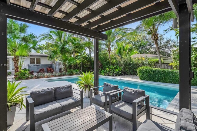 Building Photo - 863 NE 90th St