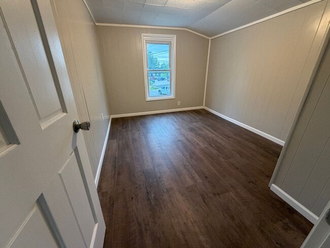 Building Photo - 3 bedroom house