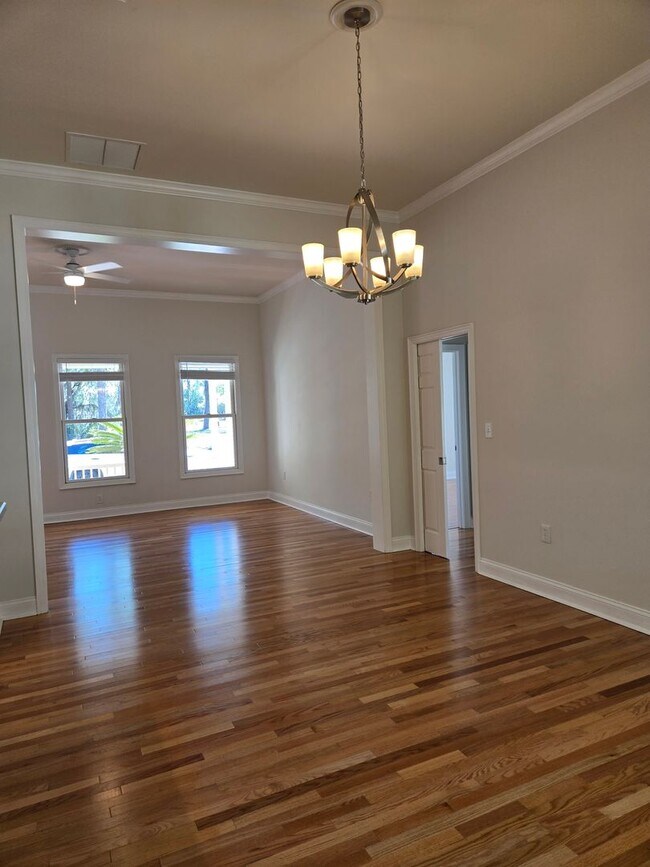 Building Photo - 3-bedroom, 2-bathroom cottage-style villa in Savanna Pointe