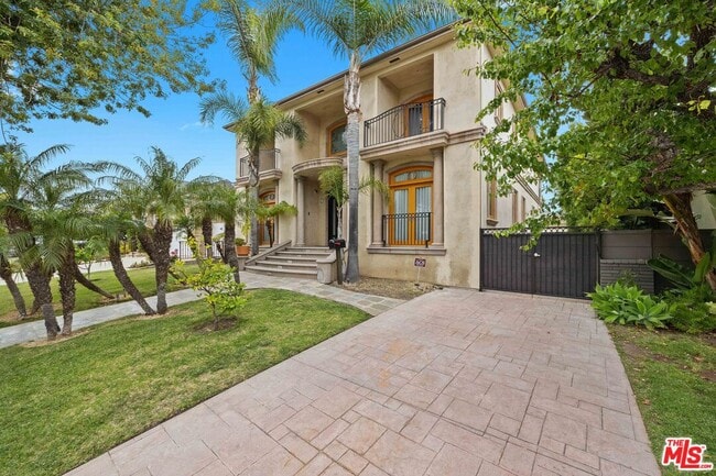 Building Photo - 9033 Cresta Dr