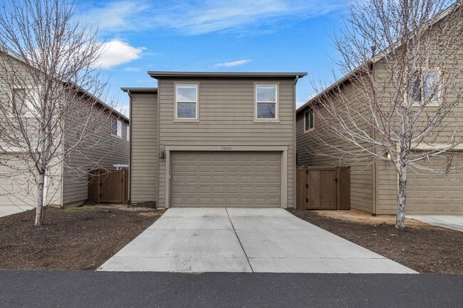 Building Photo - Triple Ridge 3 bed 3 bath home, Pool Access, A/C, Flexible Living Space!