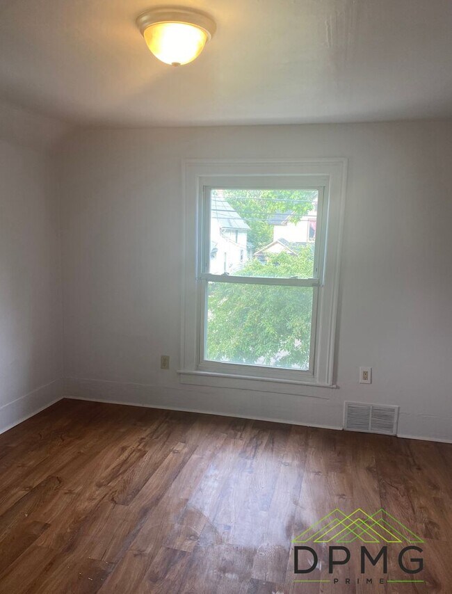 Building Photo - 128 S Hosmer St