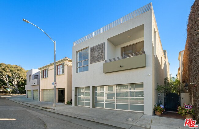 Building Photo - 143 Union Jack Mall