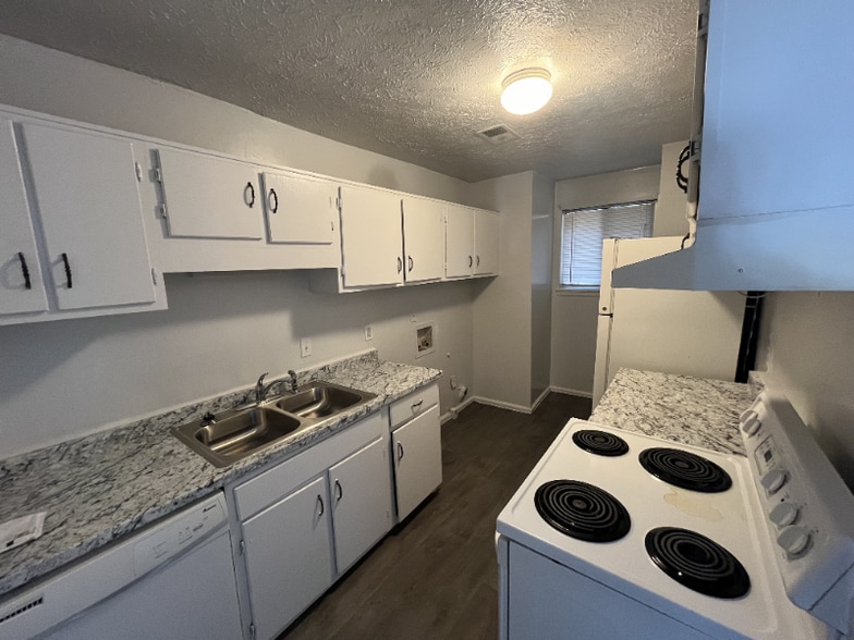 Building Photo - 1074 Sparrow Ct