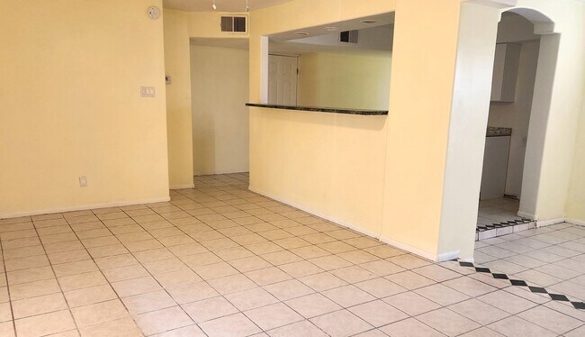 Building Photo - 4 BEDROOM SINGLE FAMILY HOME FOR LEASE PHOENIX