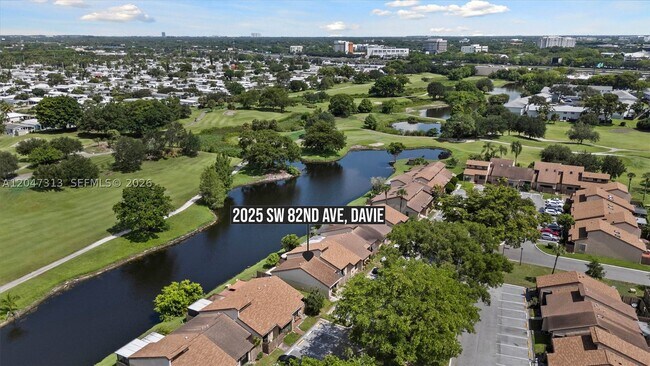 Building Photo - 2025 SW 82nd Ave