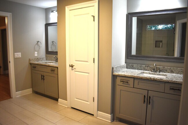 Building Photo - 8131 Toledo St