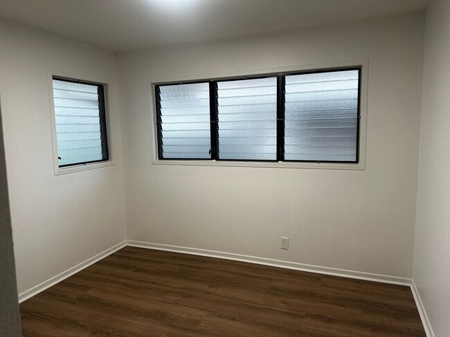 Building Photo - 2 bedroom 1 bath Cottage in the Aliamanu/Salt Lake area