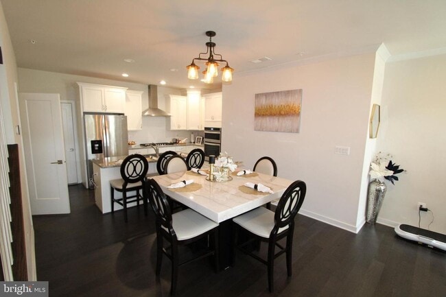 Building Photo - Stylish 1-car garage condo in the heart of...