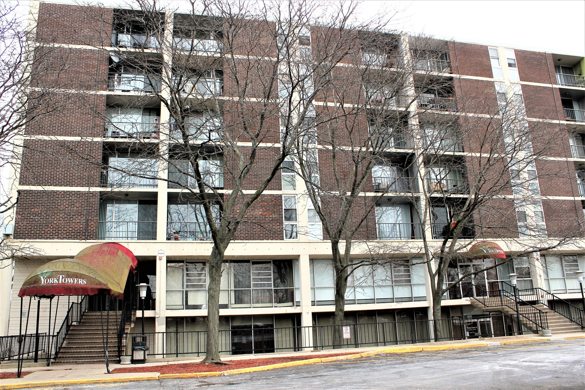 Building Photo - 1043 S York Rd