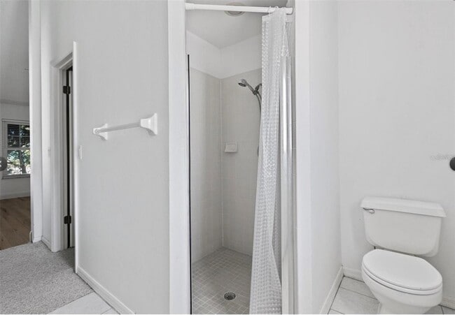 Building Photo - 5517 Loma Vista Dr E