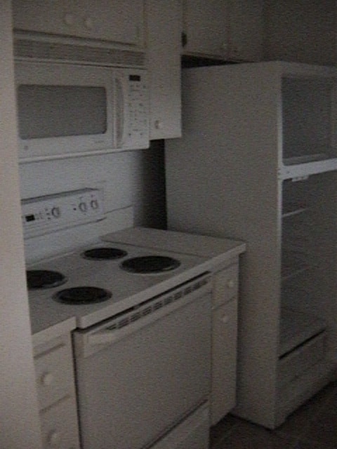 Building Photo - 3800 SW 20th Ave