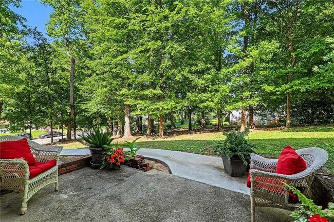 Building Photo - 3084 Green Valley Dr