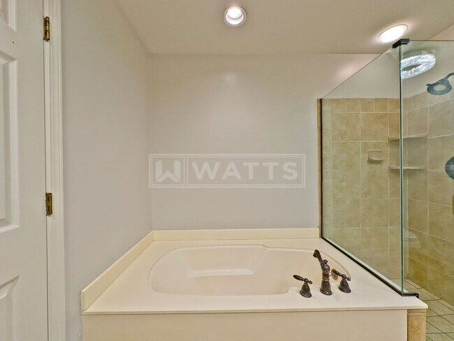 Building Photo - 2080 Stone Brook Dr