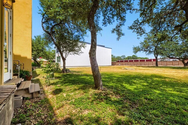 Building Photo - 2506 Camden Park
