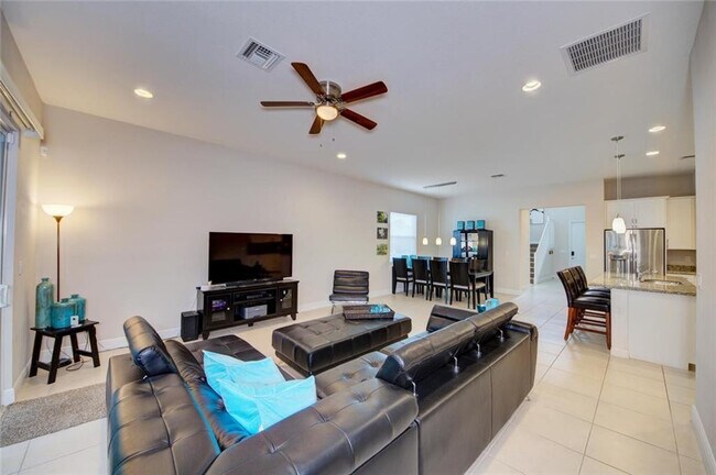 Building Photo - 495 NE Abaca Way