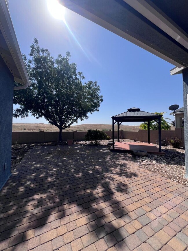 Building Photo - 2 Bedroom, 2 Bath with a Den/Office backs up to view of Hills.