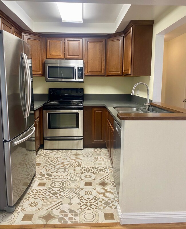 All stainless appliances... - 12720 Burbank Blvd