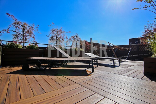 Building Photo - 220 N 10th St